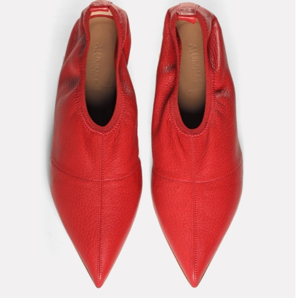 ALUMNAE SOFT POINT TOE FLAT